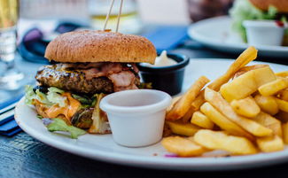 汉堡加盟品牌选择指南 聚焦奥斯客与餐饮管理之道